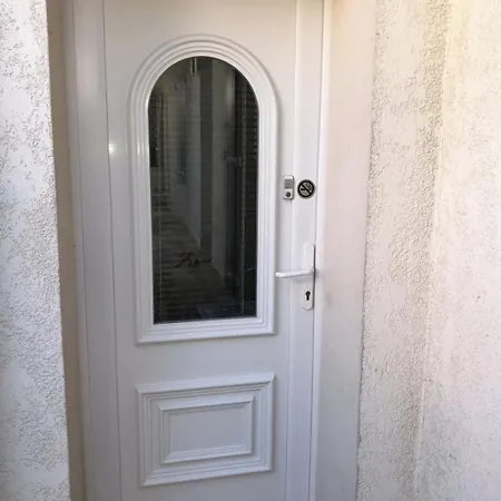 Dans Roi Soleil Apartment