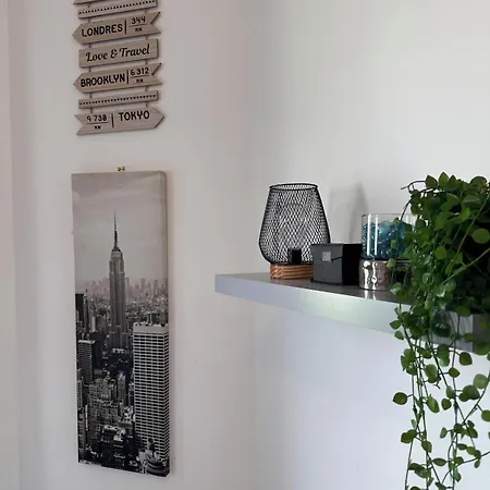 Dans Roi Soleil Apartment
